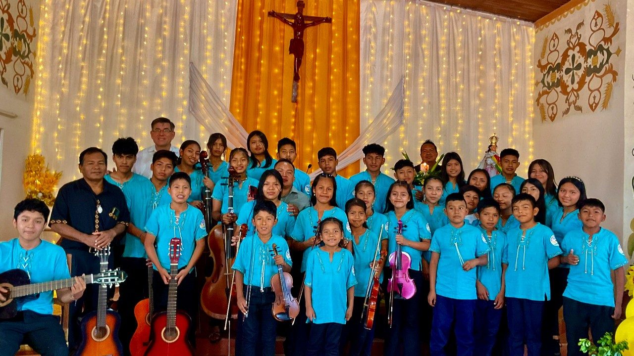 Hành trình trợ giúp người dân ở những vùng nông thôn Bolivia của các nhà truyền giáo Idente